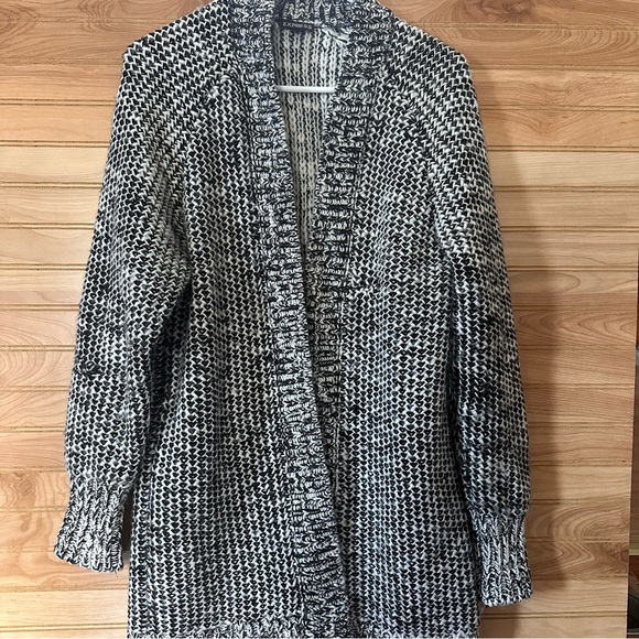 Express Black and White Knit Cardigan - Picture 1 of 9